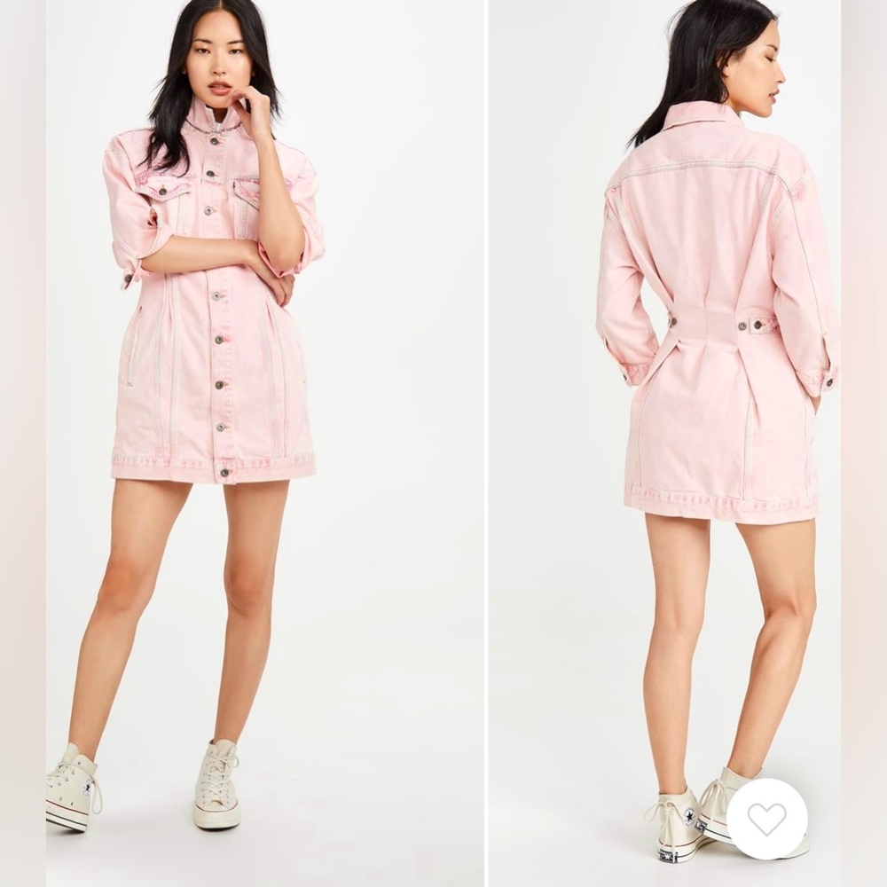 👸🏻 HOST PICK 👸🏻Levi’s Cinch Trucker Dress Pink, size Small